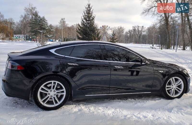 Лифтбек Tesla Model S 2015 в Сумах