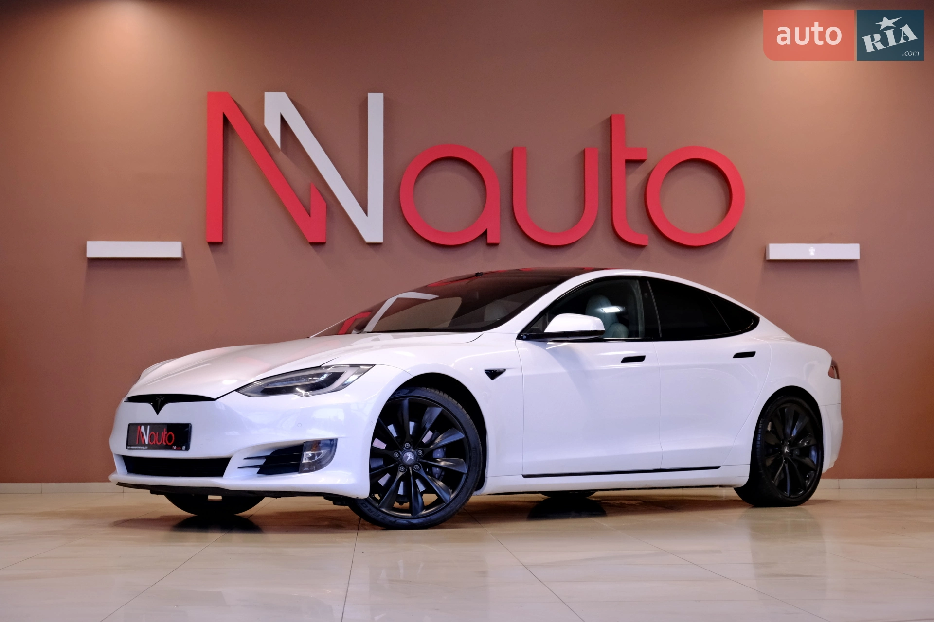 2020 Tesla Model S - фото 1