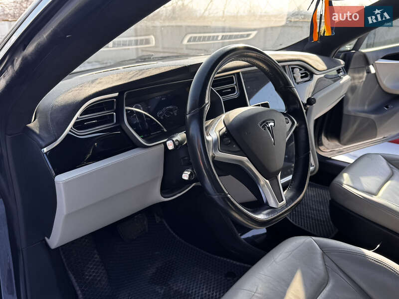 Ліфтбек Tesla Model S 2015 в Одесі