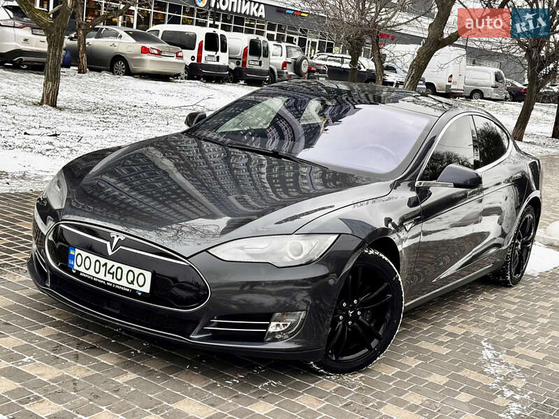 Ліфтбек Tesla Model S 2015 в Одесі