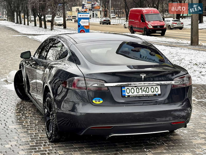 Ліфтбек Tesla Model S 2015 в Одесі