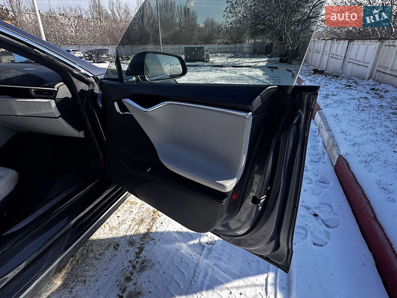 Ліфтбек Tesla Model S 2015 в Одесі