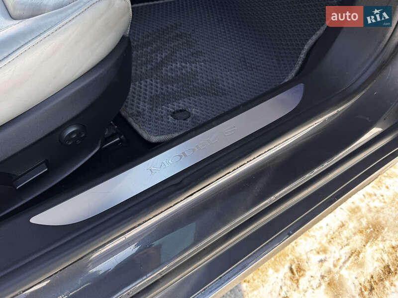 Ліфтбек Tesla Model S 2015 в Одесі