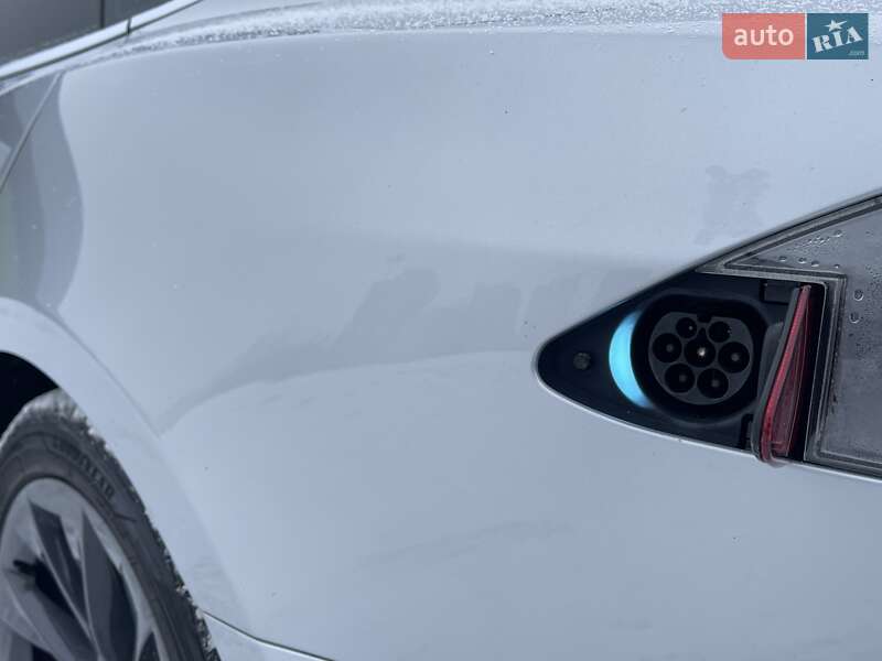 Ліфтбек Tesla Model S 2018 в Києві