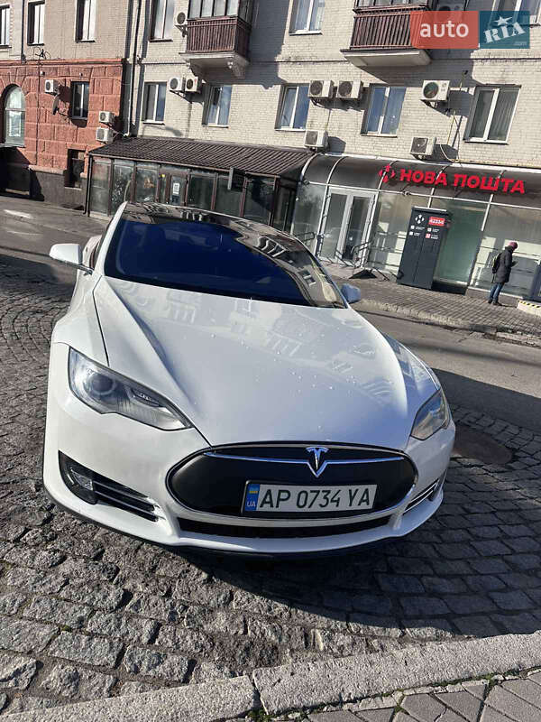 Tesla Model S 2012
