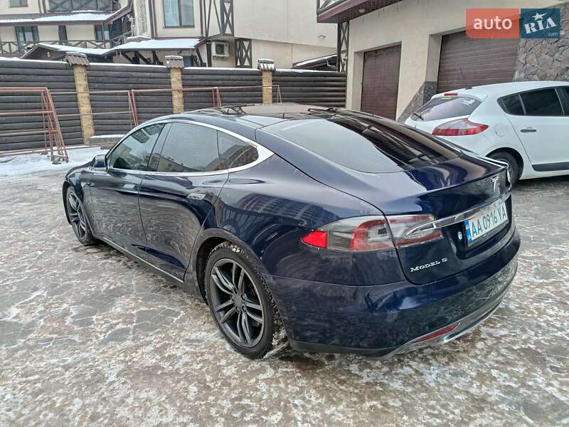 Ліфтбек Tesla Model S 2014 в Вінниці