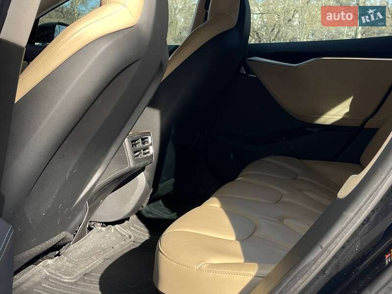 Ліфтбек Tesla Model S 2014 в Миколаєві