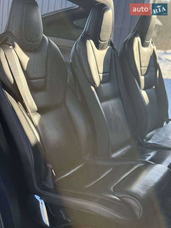 Лифтбек Tesla Model S 2015 в Киеве