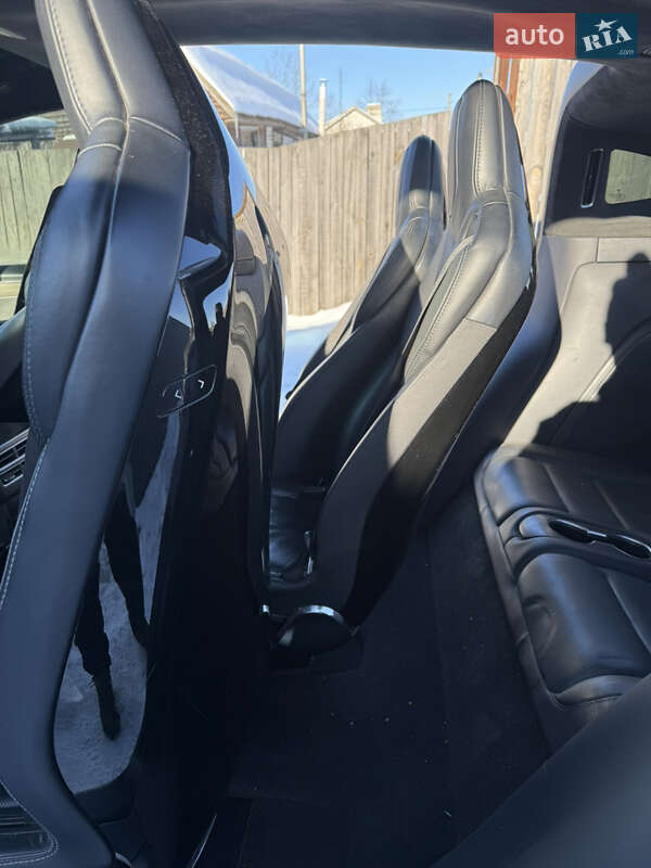 Лифтбек Tesla Model S 2015 в Киеве