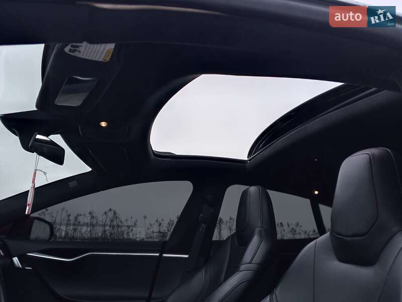 Лифтбек Tesla Model S 2016 в Новояворовске