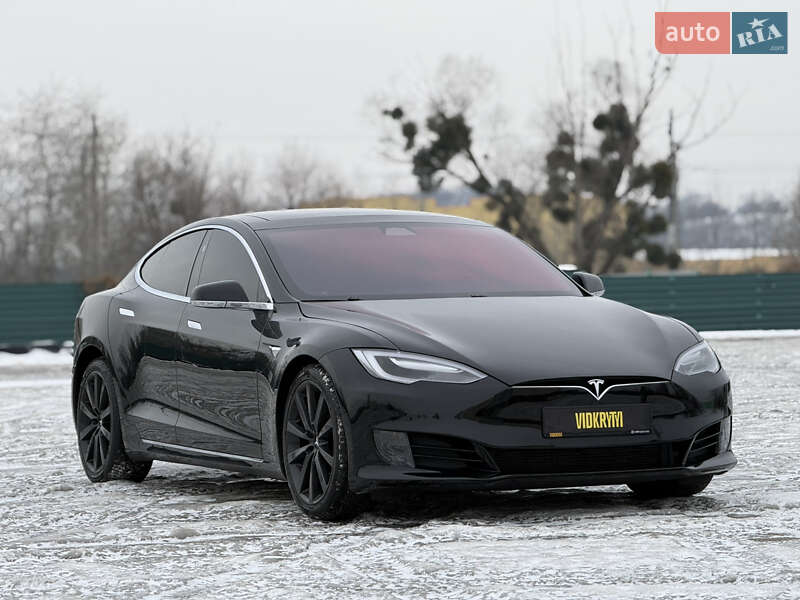 Лифтбек Tesla Model S 2016 в Киеве