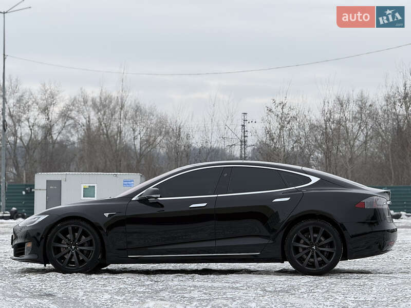 Лифтбек Tesla Model S 2016 в Киеве