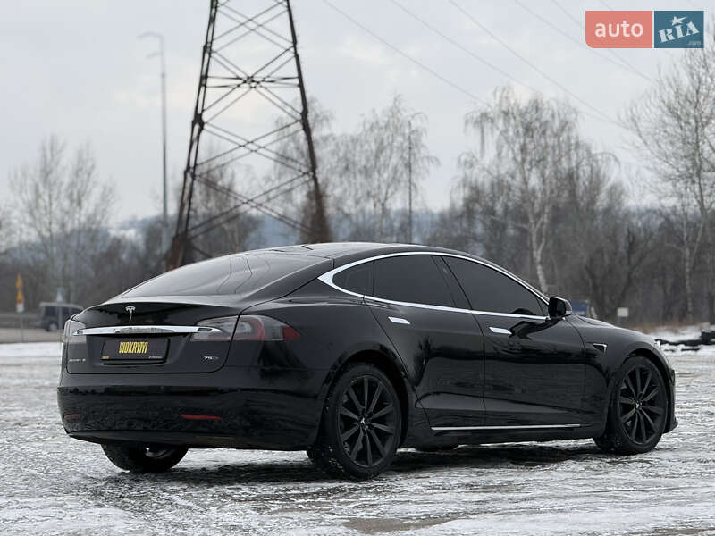 Лифтбек Tesla Model S 2016 в Киеве