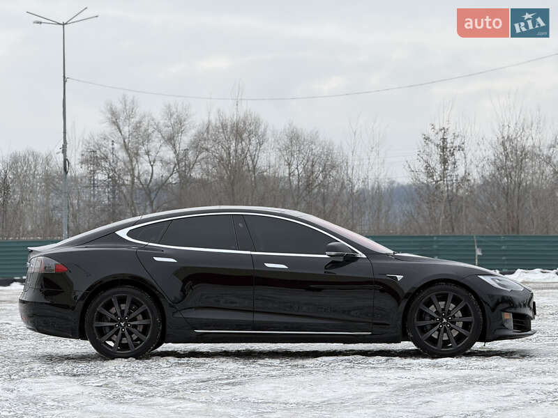 Лифтбек Tesla Model S 2016 в Киеве
