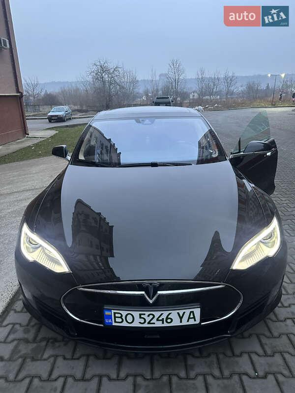 Лифтбек Tesla Model S 2016 в Ивано-Франковске фото 3 Лифтбек Tesla Model S 2016 в Ивано-Франковске