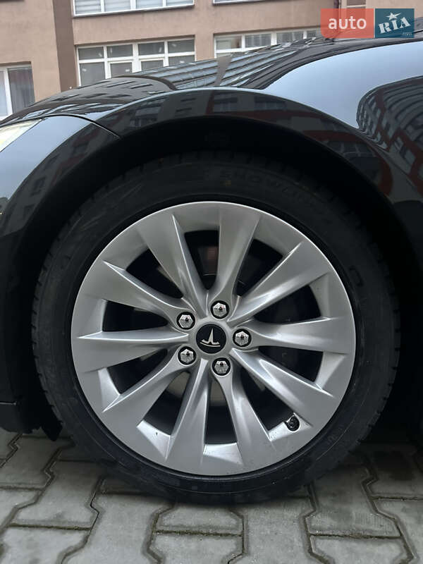 Лифтбек Tesla Model S 2016 в Ивано-Франковске фото 23 Лифтбек Tesla Model S 2016 в Ивано-Франковске