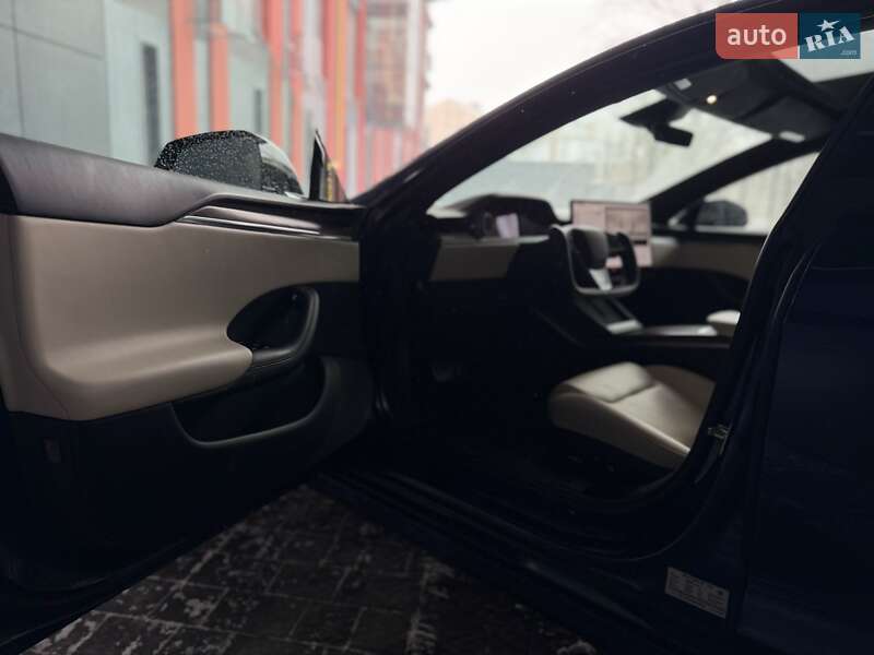 Лифтбек Tesla Model S 2022 в Виннице