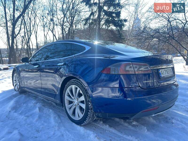 Ліфтбек Tesla Model S 2015 в Києві