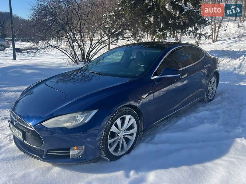 Ліфтбек Tesla Model S 2015 в Києві