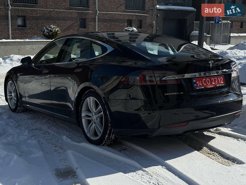 Лифтбек Tesla Model S 2015 в Львове