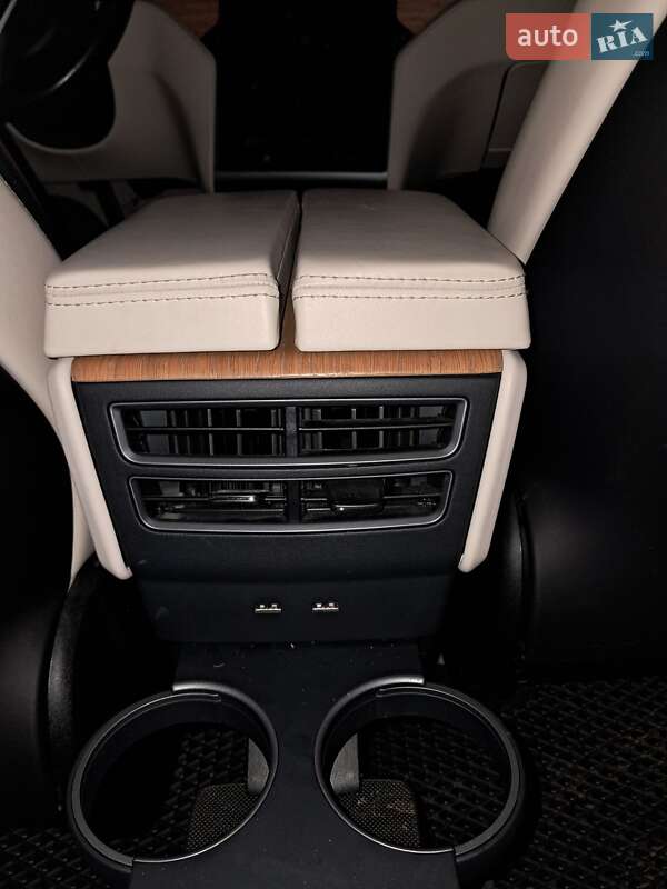 Ліфтбек Tesla Model S 2019 в Одесі