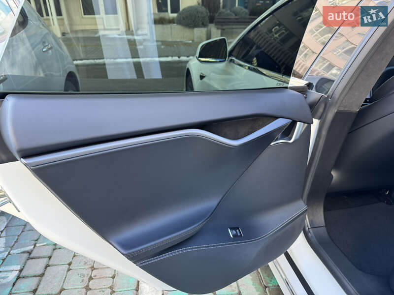 Ліфтбек Tesla Model S 2020 в Одесі фото 44 Ліфтбек Tesla Model S 2020 в Одесі