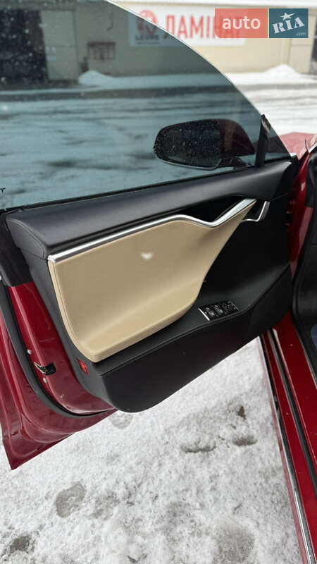Ліфтбек Tesla Model S 2017 в Чернівцях