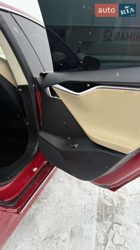 Ліфтбек Tesla Model S 2017 в Чернівцях