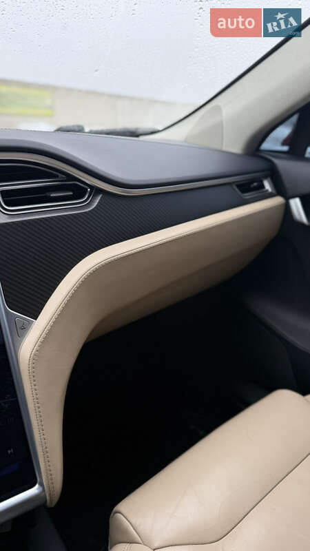 Ліфтбек Tesla Model S 2017 в Чернівцях