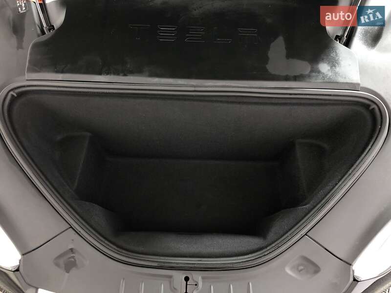 Ліфтбек Tesla Model S 2017 в Одесі