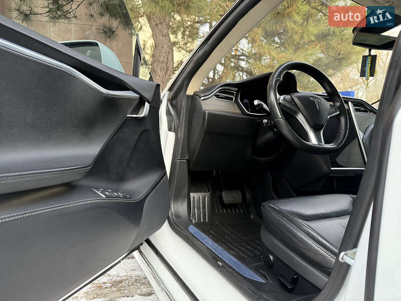 Лифтбек Tesla Model S 2016 в Днепре фото 13 Лифтбек Tesla Model S 2016 в Днепре