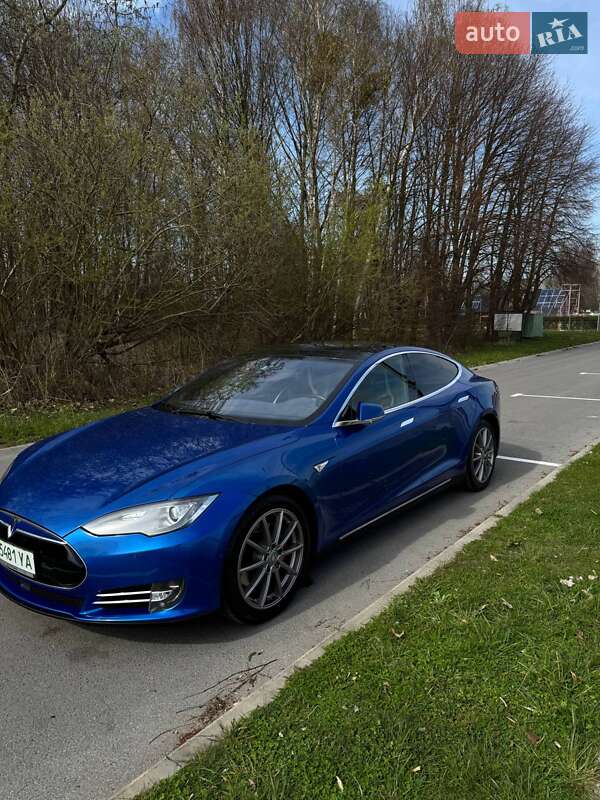 Ліфтбек Tesla Model S 2015 в Буську