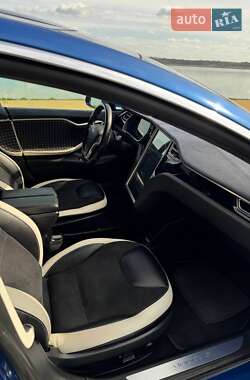 Лифтбек Tesla Model S 2015 в Буске