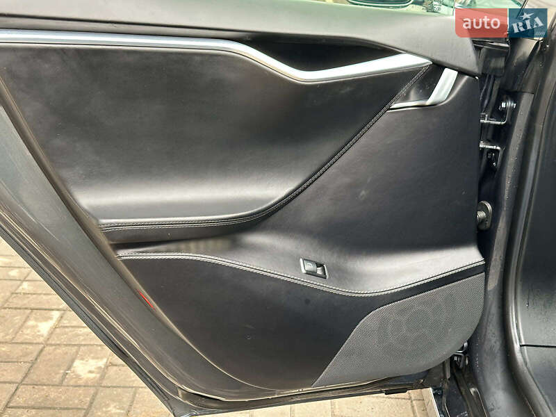 Лифтбек Tesla Model S 2016 в Одессе