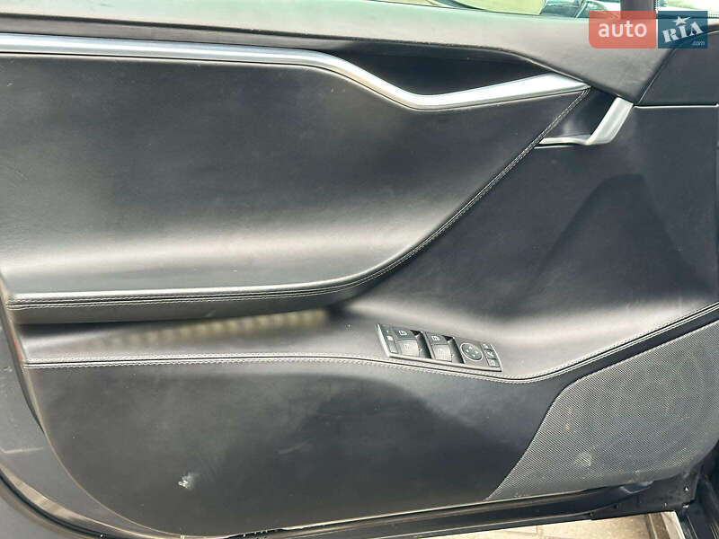 Лифтбек Tesla Model S 2016 в Одессе