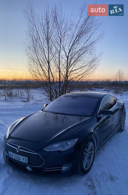 Лифтбек Tesla Model S 2015 в Киеве