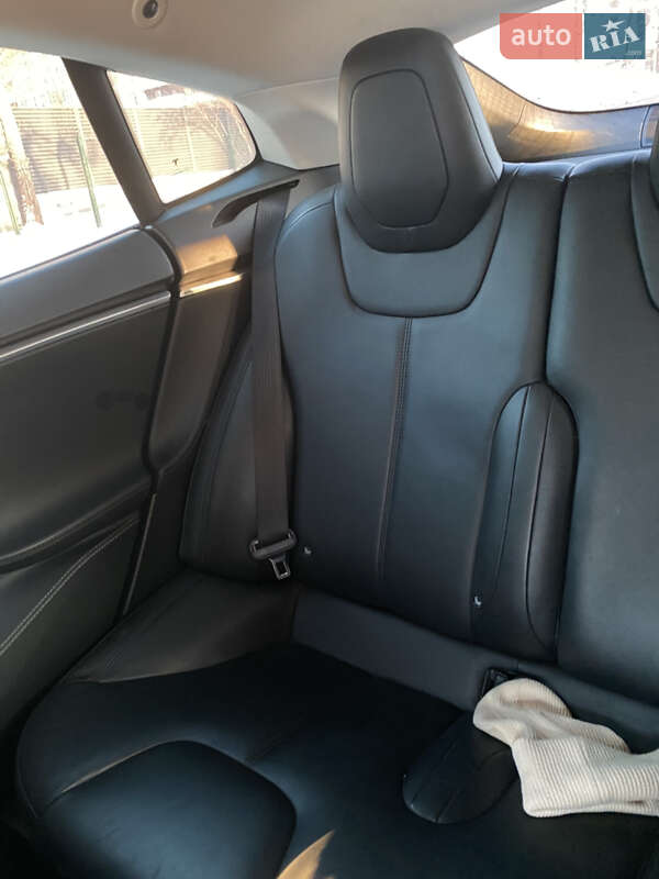 Лифтбек Tesla Model S 2015 в Киеве