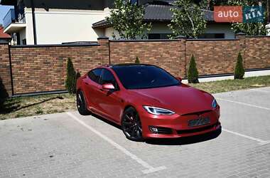 Лифтбек Tesla Model S 2017 в Сходнице