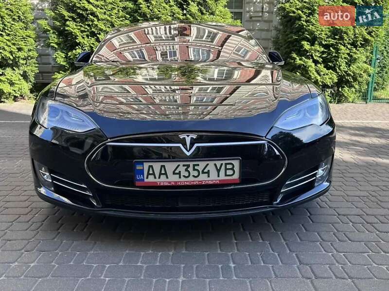 Ліфтбек Tesla Model S 2016 в Києві