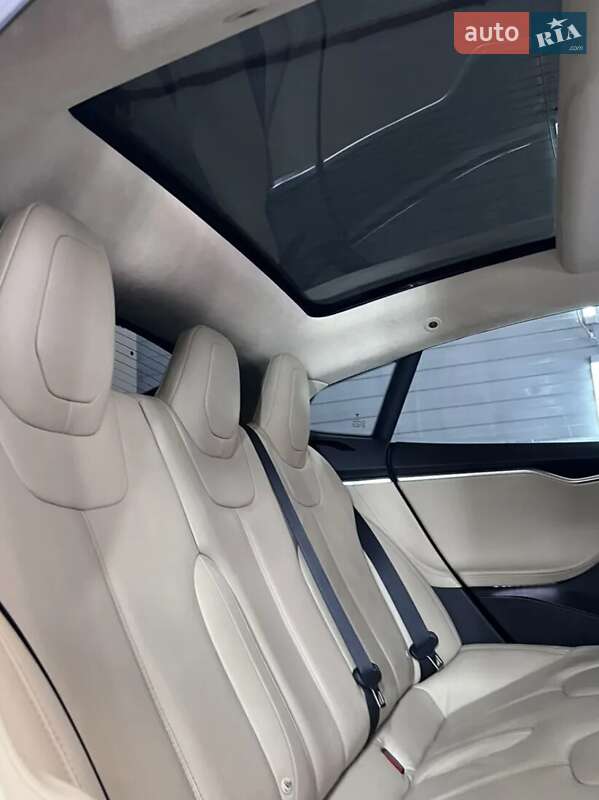 Ліфтбек Tesla Model S 2016 в Києві