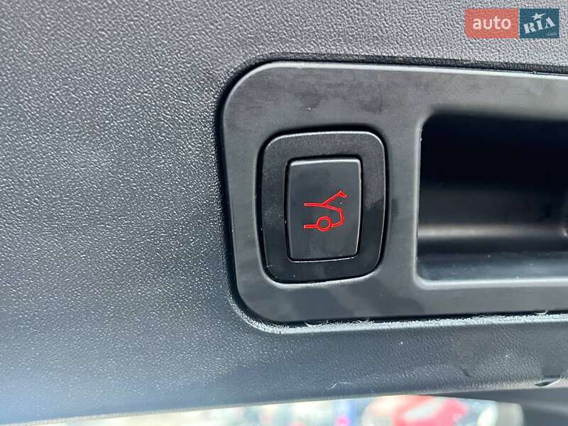 Лифтбек Tesla Model S 2017 в Луцке фото 21 Лифтбек Tesla Model S 2017 в Луцке