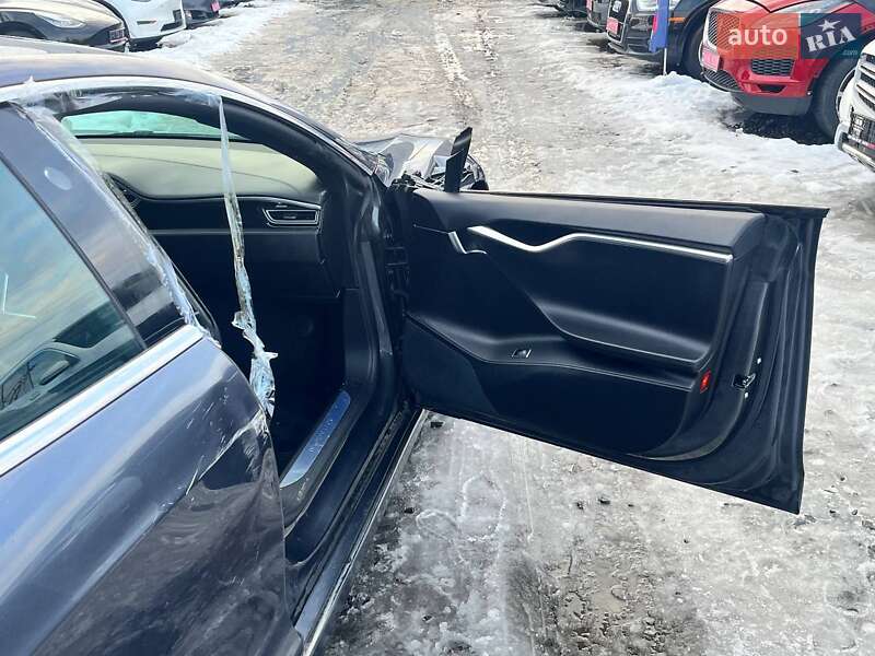 Лифтбек Tesla Model S 2017 в Луцке фото 24 Лифтбек Tesla Model S 2017 в Луцке