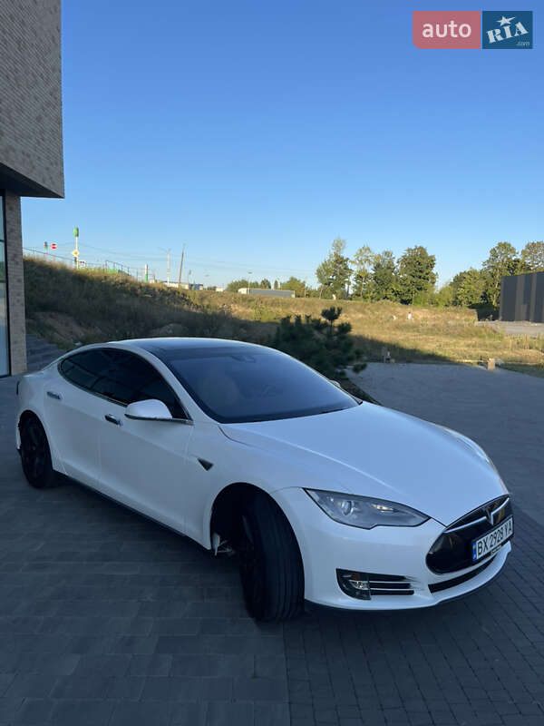 Ліфтбек Tesla Model S 2016 в Хмельницькому