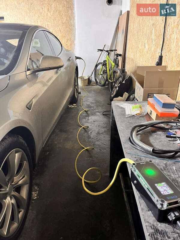 Лифтбек Tesla Model S 2013 в Киеве фото 10 Лифтбек Tesla Model S 2013 в Киеве
