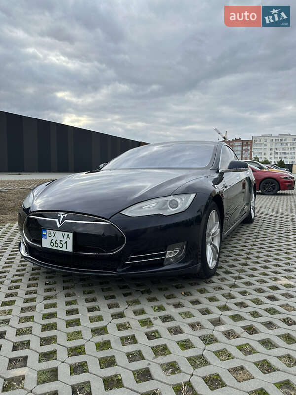 Лифтбек Tesla Model S 2014 в Хмельницком фото 2 Лифтбек Tesla Model S 2014 в Хмельницком
