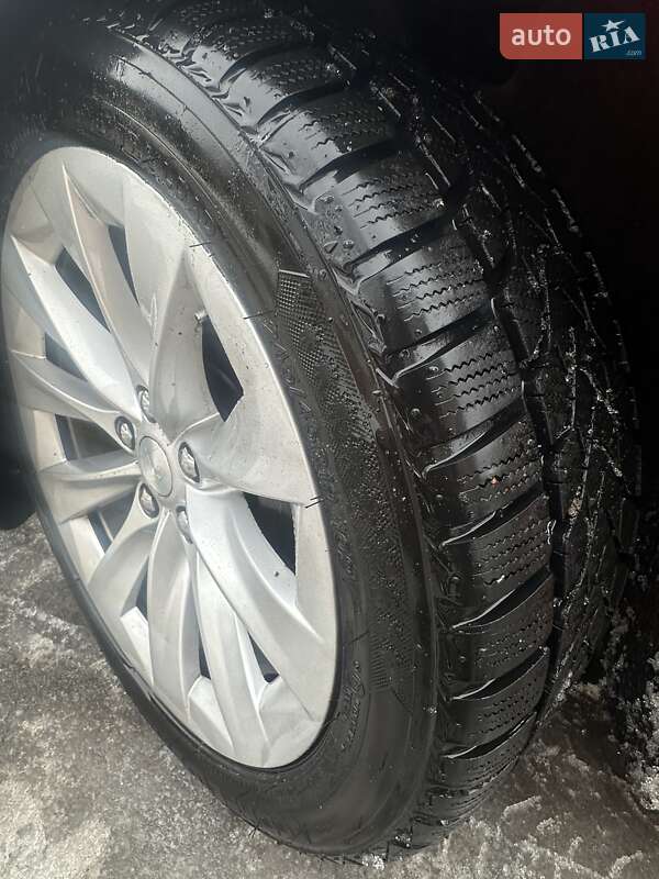 Лифтбек Tesla Model S 2015 в Киеве