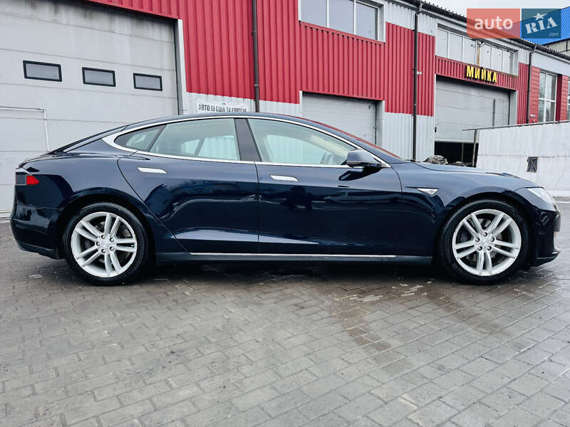 Лифтбек Tesla Model S 2015 в Ровно фото 11 Лифтбек Tesla Model S 2015 в Ровно