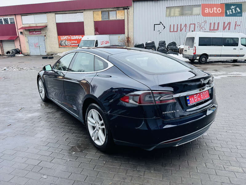 Лифтбек Tesla Model S 2015 в Ровно фото 17 Лифтбек Tesla Model S 2015 в Ровно
