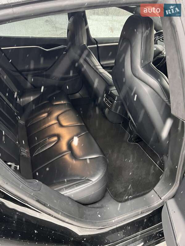 Лифтбек Tesla Model S 2016 в Киеве фото 13 Лифтбек Tesla Model S 2016 в Киеве