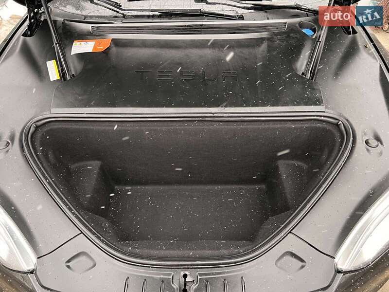 Лифтбек Tesla Model S 2016 в Киеве фото 16 Лифтбек Tesla Model S 2016 в Киеве